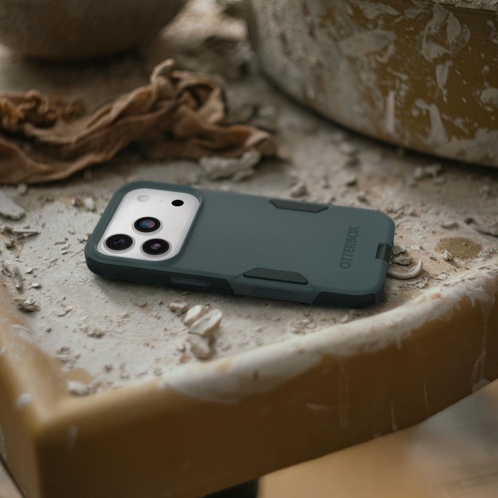 OtterBox iPhone 18/17 Pro Commuter Series Case - Black