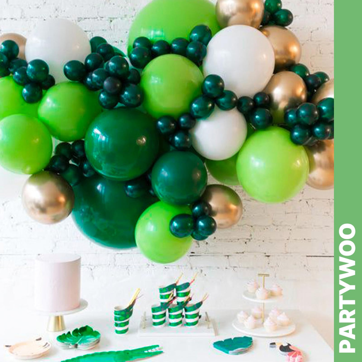 PartyWoo Christmas Balloons 66pcs Santa Xmas Tree Candy Cane Foil Balloons
