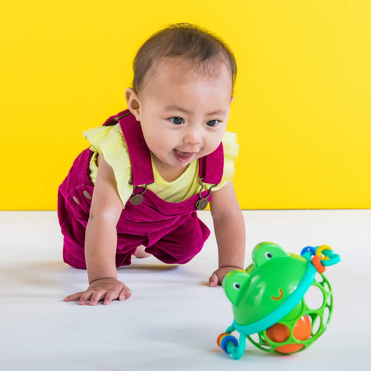Bright Starts Oball Easy Grasp Classic Ball BPA-Free Infant Toy in Red, Yellow, Green, Blue, Age Newborn and up, 4 Inches