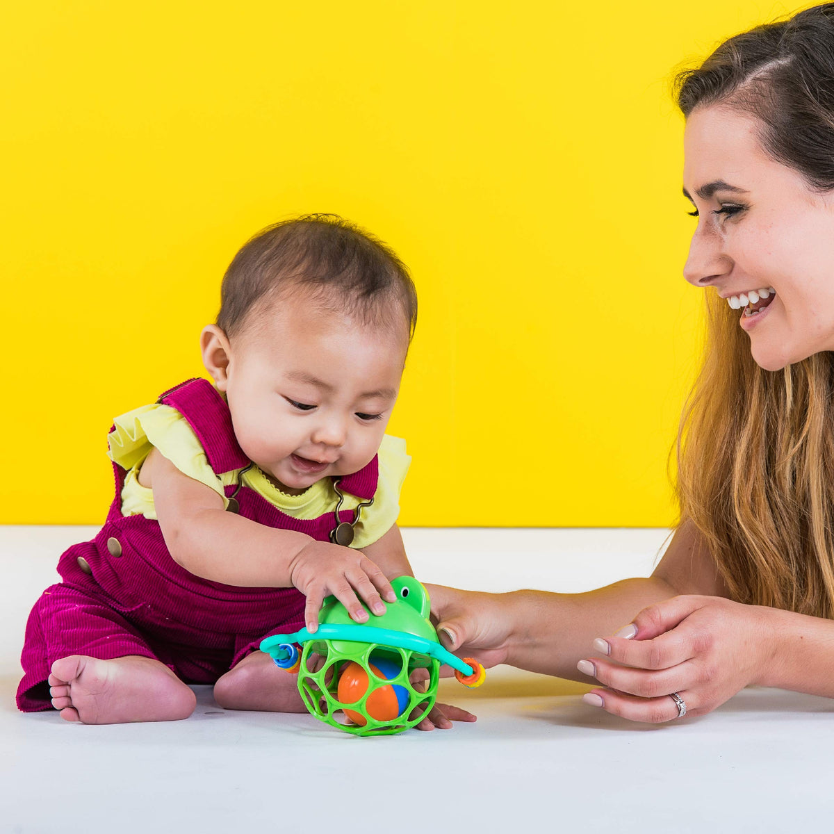 Bright Starts Oball Easy Grasp Classic Ball BPA-Free Infant Toy in Red, Yellow, Green, Blue, Age Newborn and up, 4 Inches