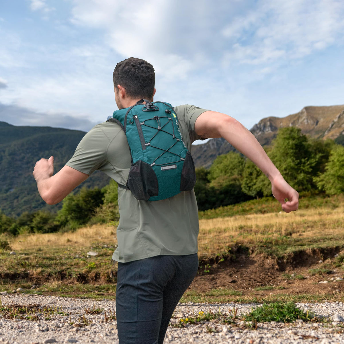 Lightweight Hydration Backpack, Running Backpack with 2L Water Bladder